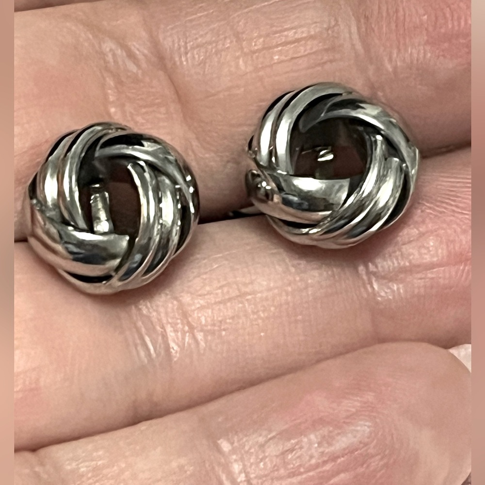 Sophisticated Silver Knot Cuff Links with Toggle Bar - Picture 4 of 6